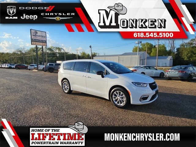 2026 Chrysler Pacifica Select in Bright White Clearcoat — front three-quarter view