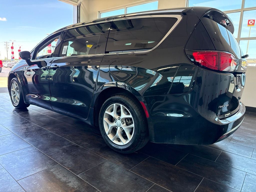 2019 Chrysler Pacifica — detail view