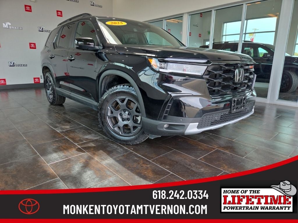 2025 Honda Pilot TrailSport in Black — front three-quarter view