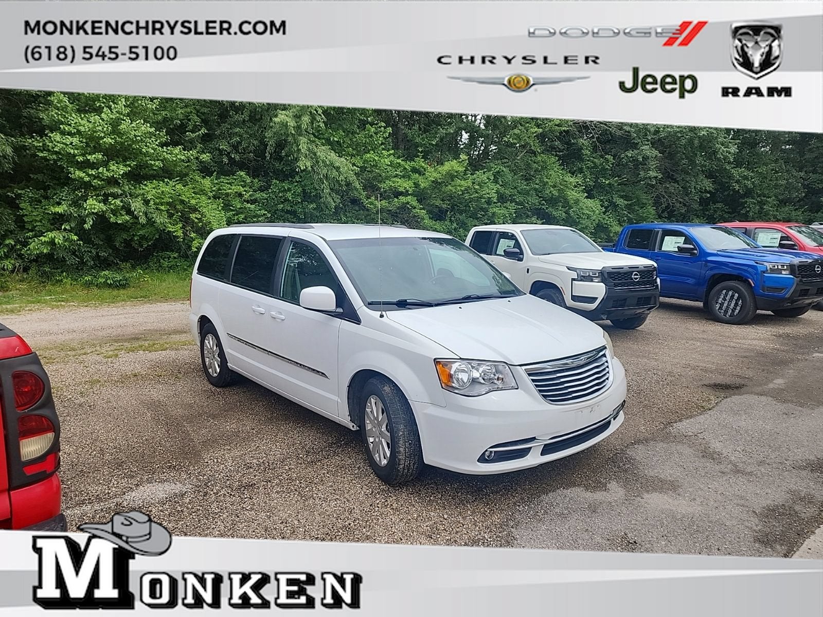 2014 Chrysler Town & Country Touring in Bright White Clearcoat — front three-quarter view